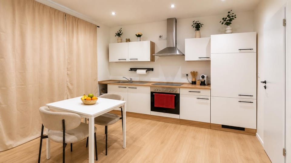 Kitchen or kitchenette, Dining area, oven, stove