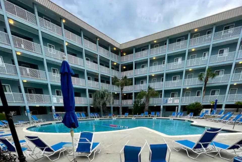 Sandy Toes Getaway Campground/ 
RV Resort in Hilton Head Island
