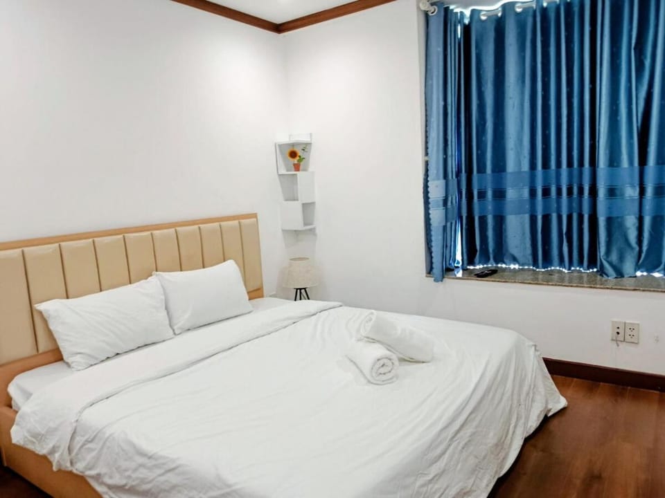 Bedroom, towels