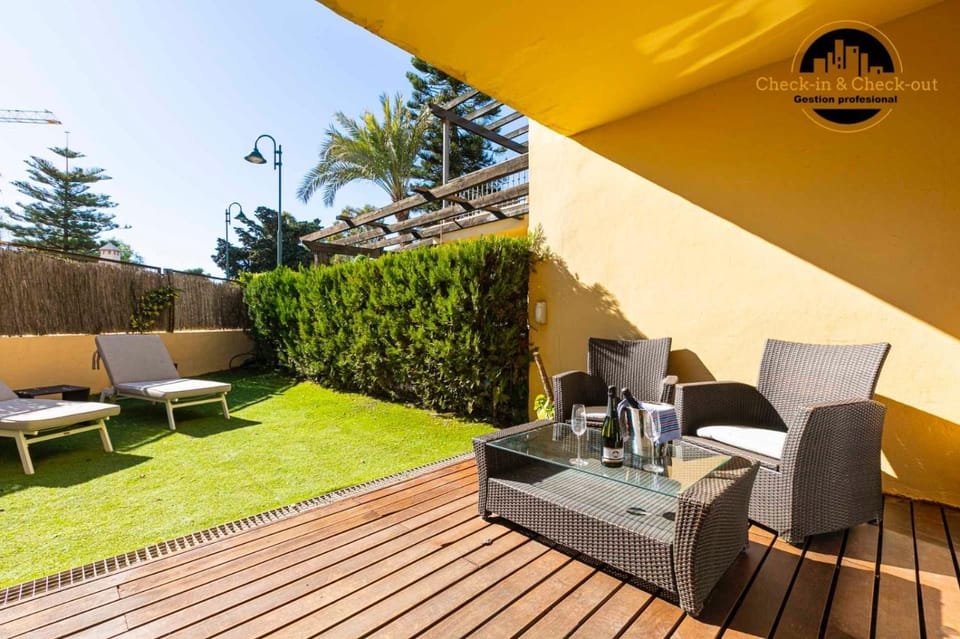 Property building, Balcony/Terrace, Living room