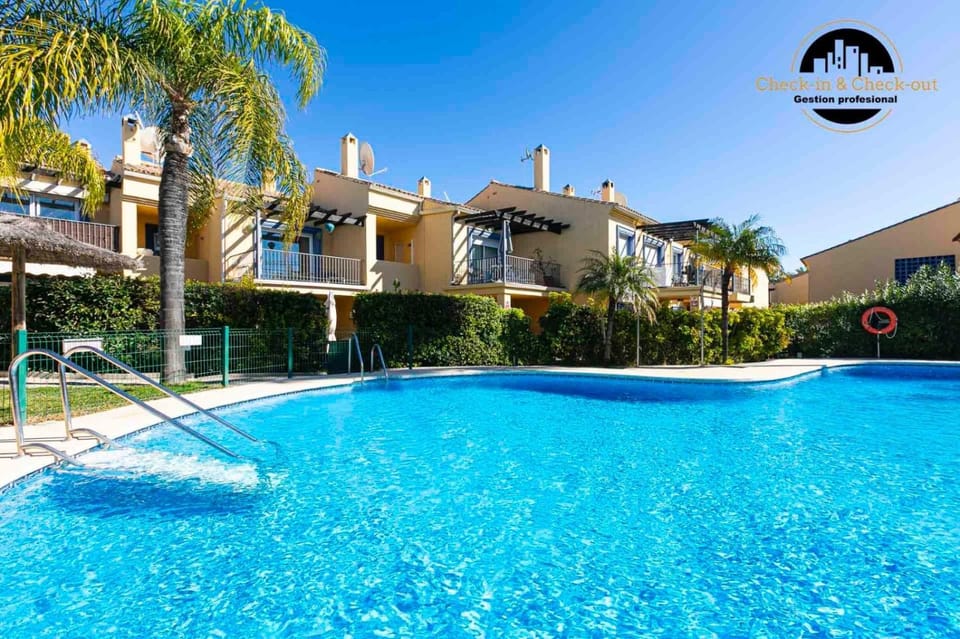 Property building, Swimming pool