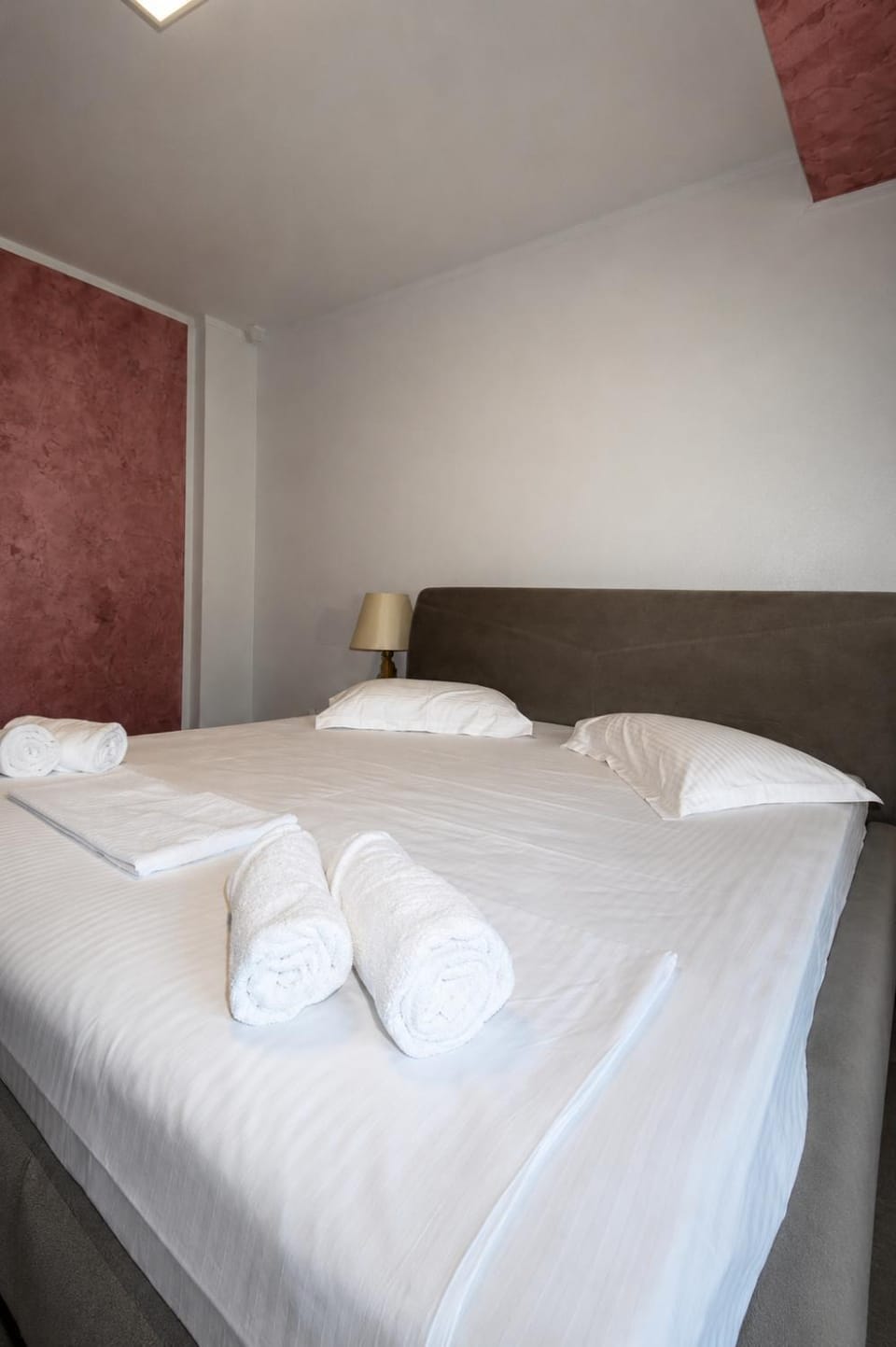 Bed, Photo of the whole room, Bedroom, towels