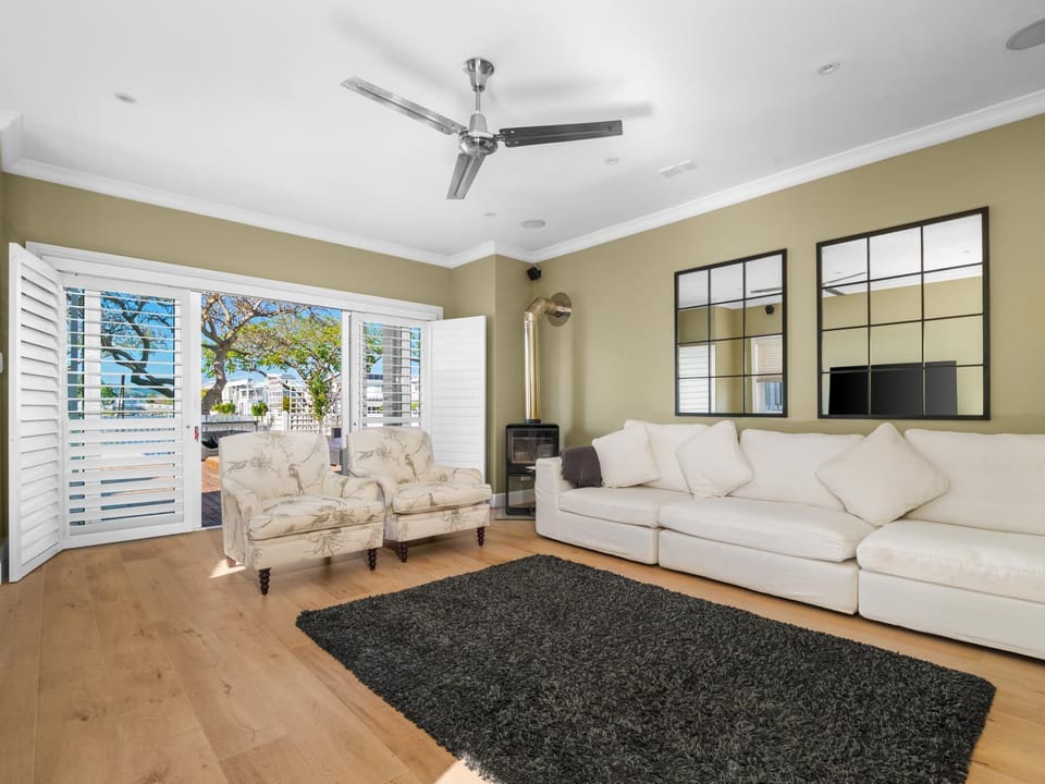 TV and multimedia, Living room, Seating area, fireplace