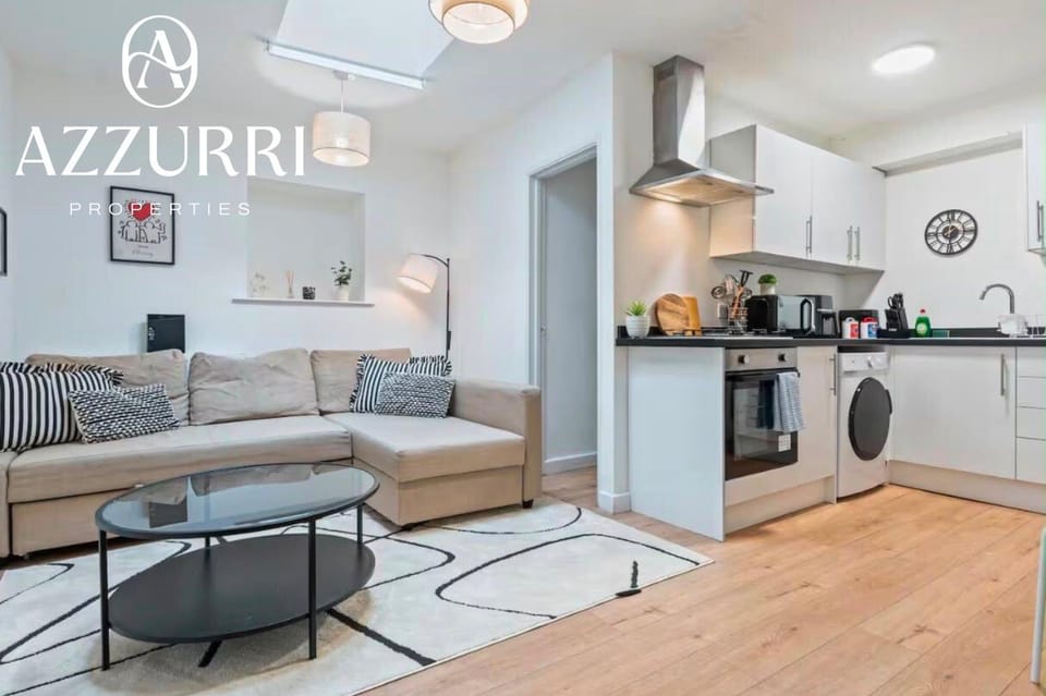 Kitchen or kitchenette, Living room, Seating area, Dining area, oven, stove, toaster