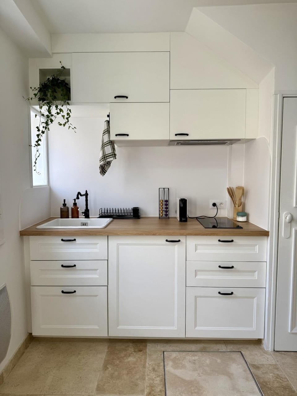 Kitchen or kitchenette, stove