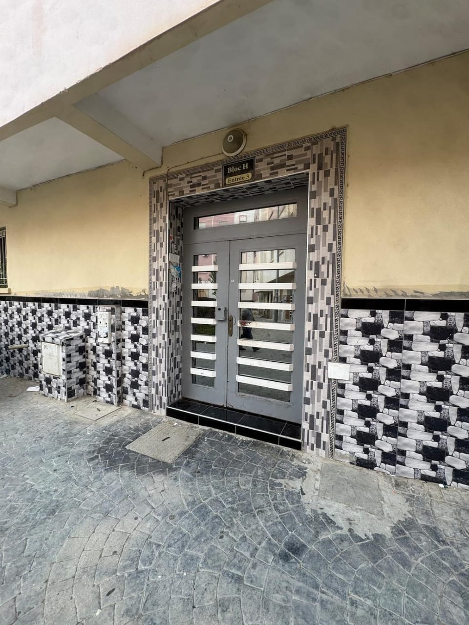Facade/entrance