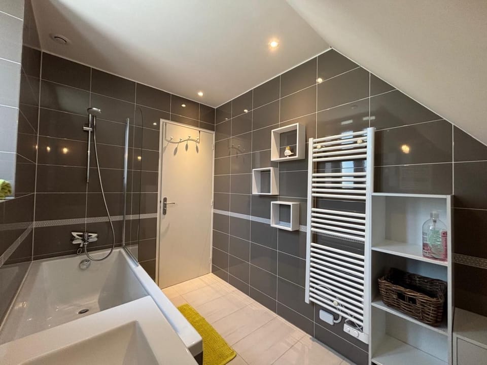 Bathroom, Living room