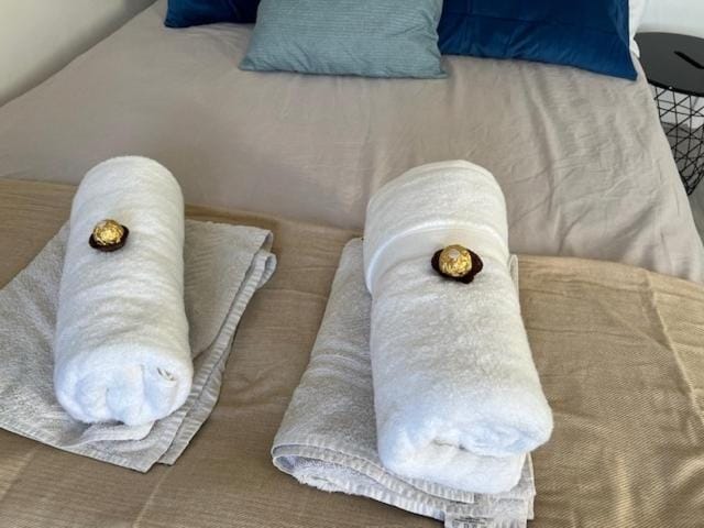Wimbledon Gem 2BR, free Parking, Near Station Apartment in London