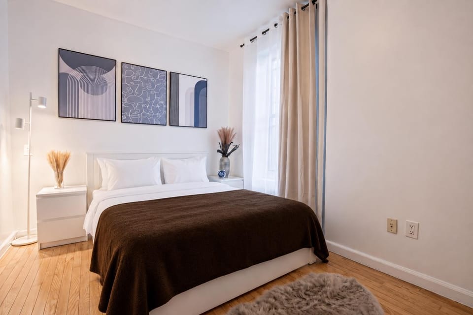 2 Bedroom Unit In Central Manhattan Apartment in Roosevelt Island