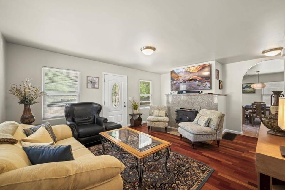 Redmond Country Retreat 3BR 2BA Near Woodinville Seattle House in Redmond