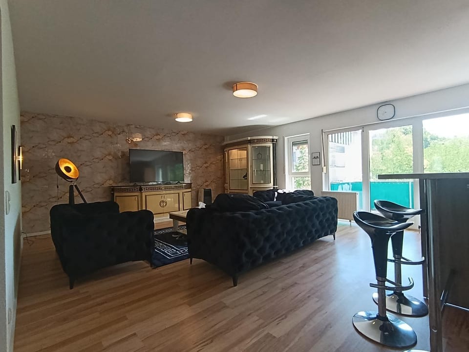 Communal lounge/ TV room, Communal lounge/ TV room, TV and multimedia, Living room, Seating area, Dining area, Evening entertainment