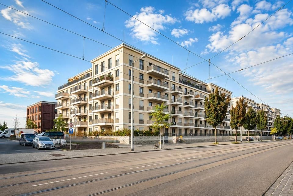 Property building, Neighbourhood, Street view, Location