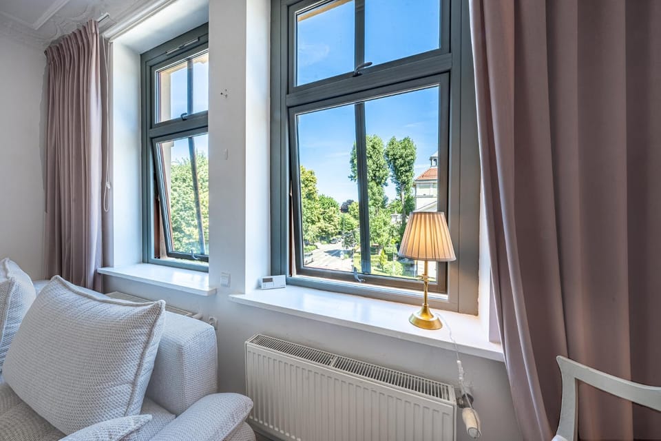 Bed, View (from property/room), Living room, Photo of the whole room, Seating area