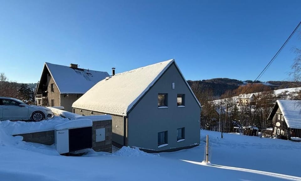 Property building, Winter, Parking