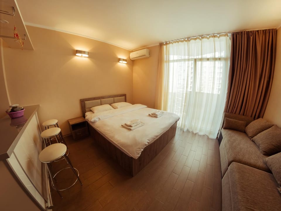 Bed, Living room, Photo of the whole room, Seating area, Bedroom