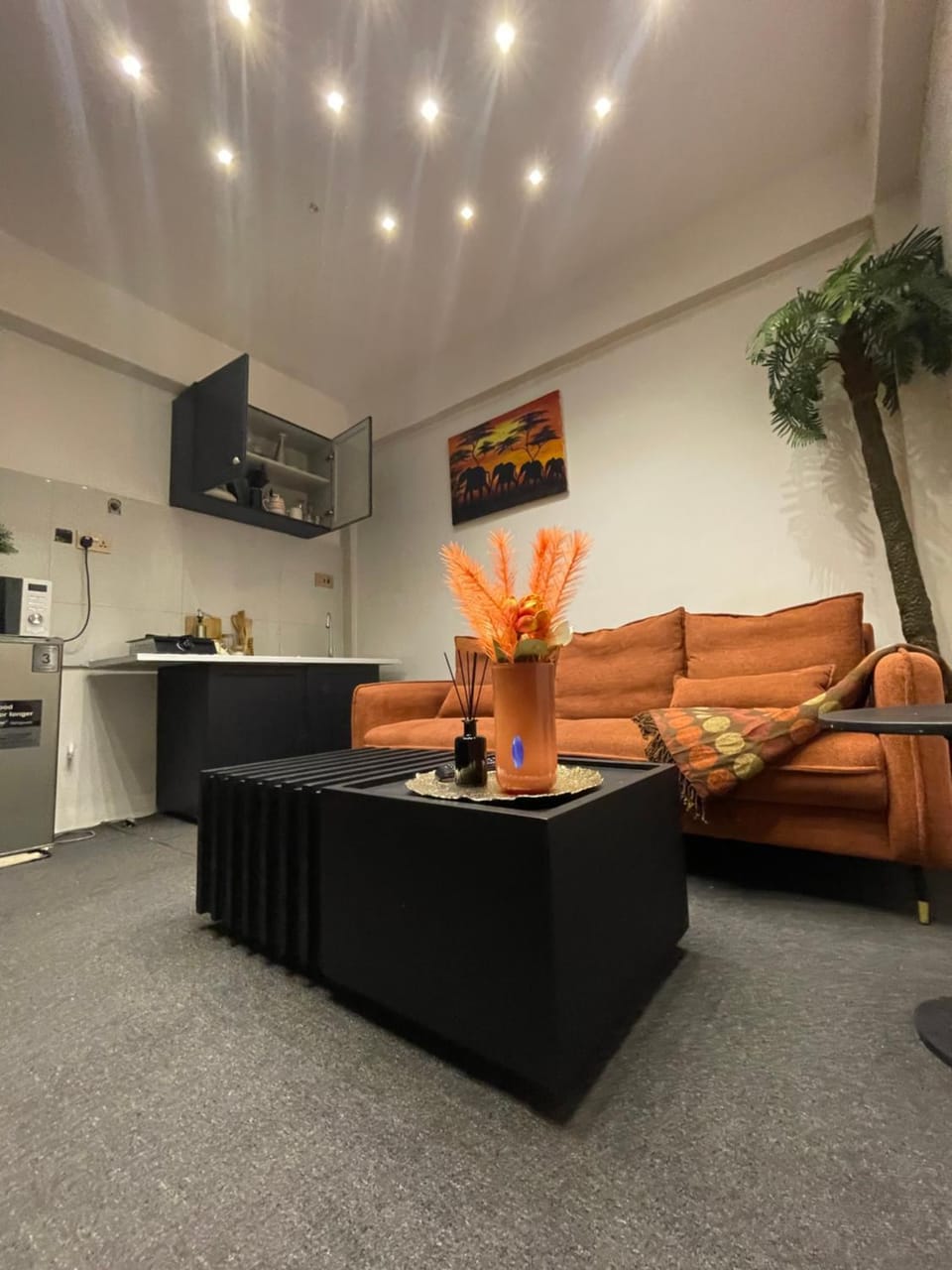 Kitchen or kitchenette, Living room, Seating area, minibar, oven, pet friendly