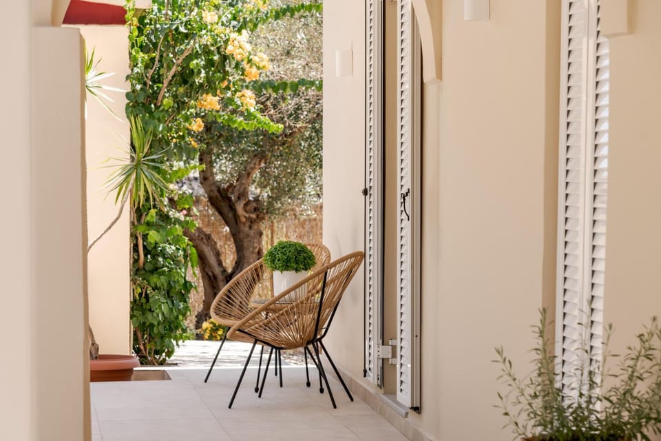 Patio, Day, Garden