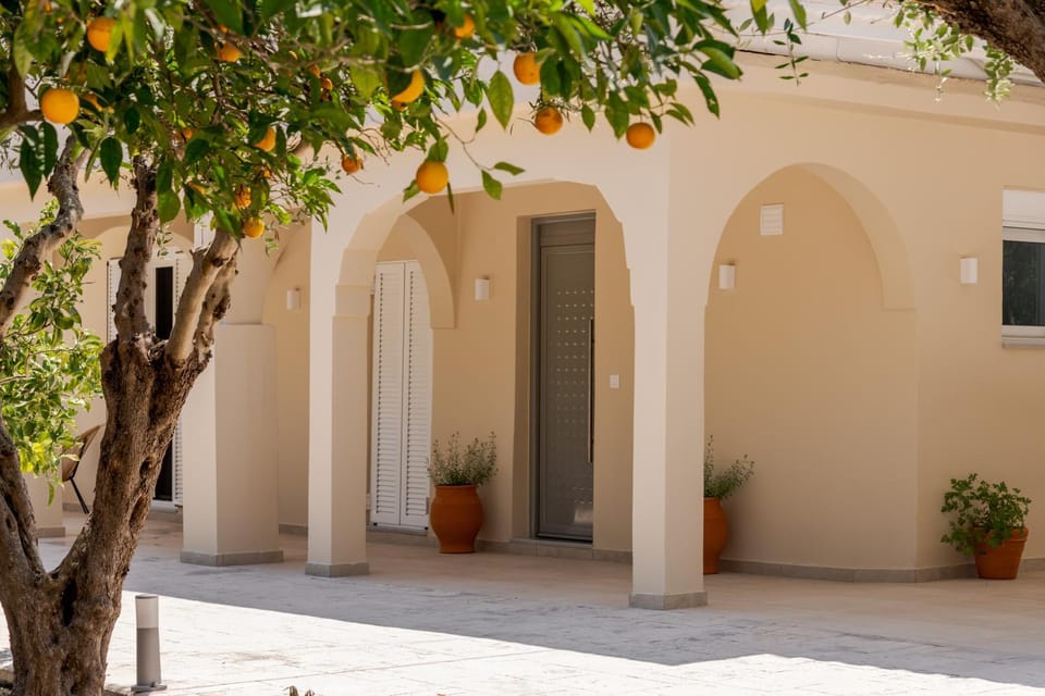 Property building, Facade/entrance, Day