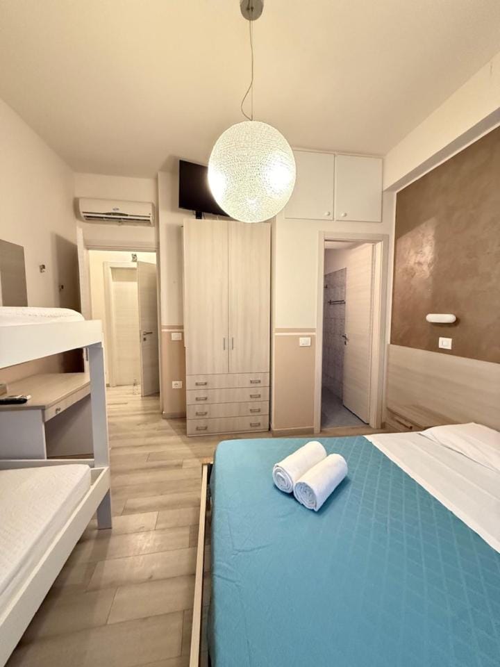 Bed, Photo of the whole room, wardrobe