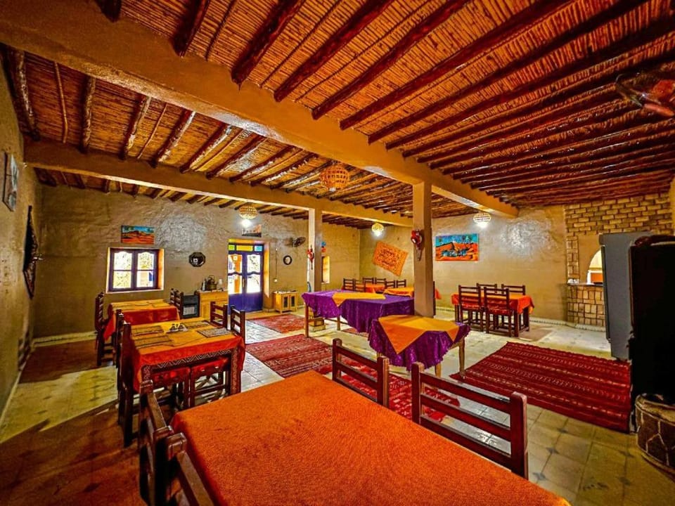 Restaurant/places to eat, Living room, Seating area, Evening entertainment