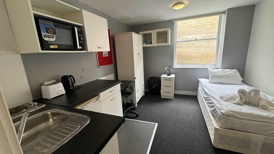 Modern Central Coventry Budget Single Studio Apartment in Coventry