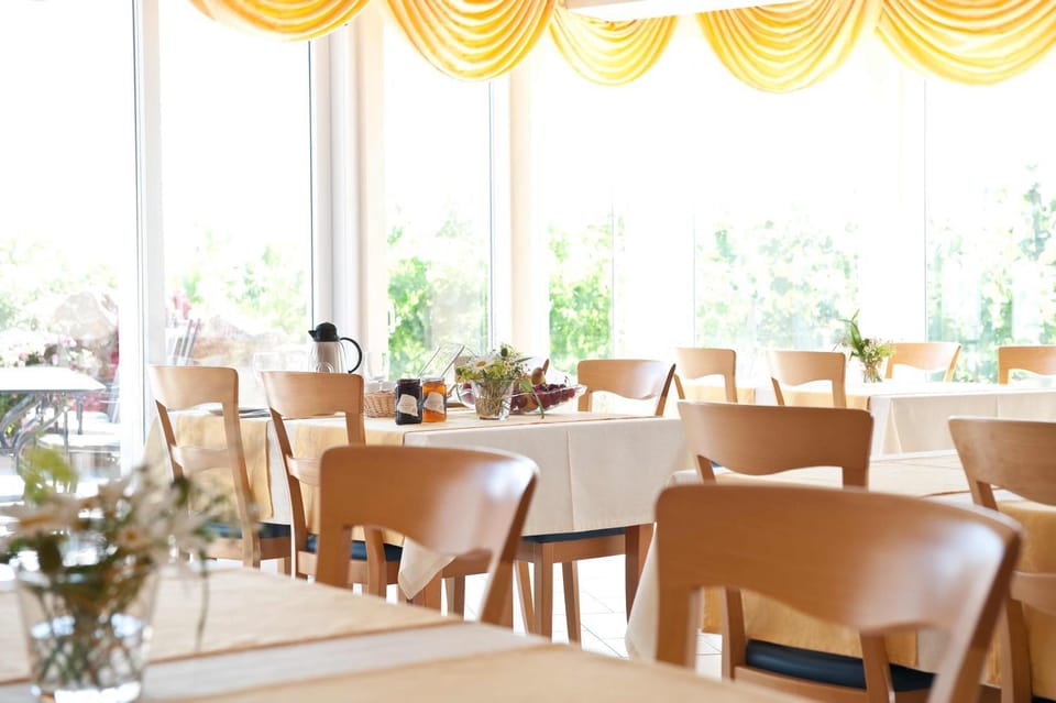 Breakfast, Buffet breakfast