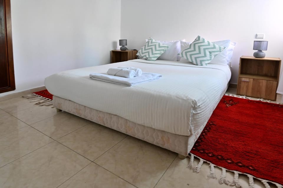 Bed, Photo of the whole room, towels