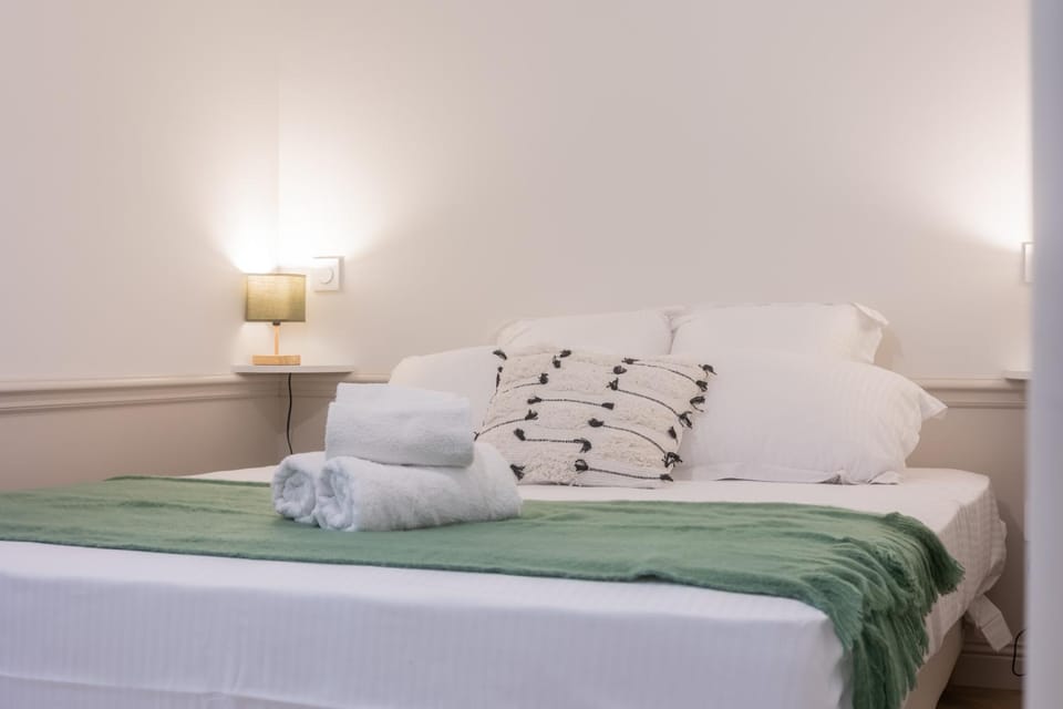 Magnifique Appartement avec Clim & Terrasse au coeur des Chartrons Apartment in Bordeaux