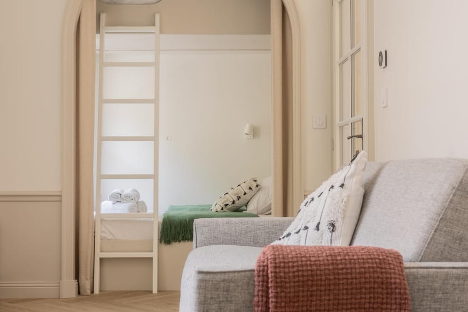 Magnifique Appartement avec Clim & Terrasse au coeur des Chartrons Apartment in Bordeaux