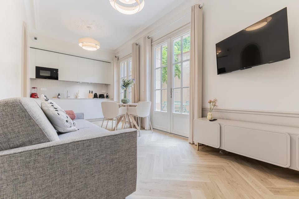 Magnifique Appartement avec Clim & Terrasse au coeur des Chartrons Apartment in Bordeaux