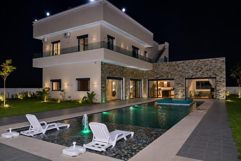 Swimming pool