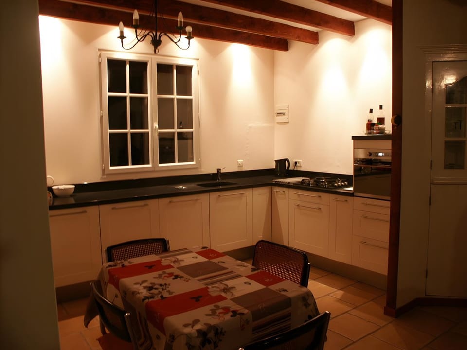 Property building, Kitchen or kitchenette, Living room