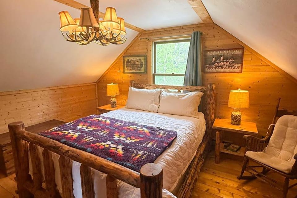 Hot Tub Cabin with Serene Views Cabin in North Lawrence