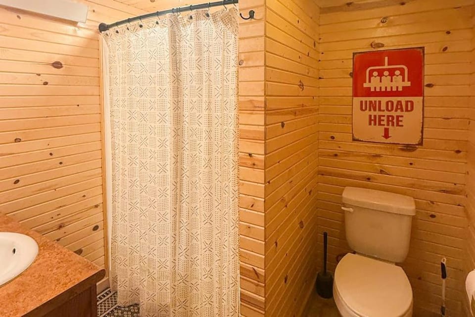 Hot Tub Cabin with Serene Views Cabin in North Lawrence