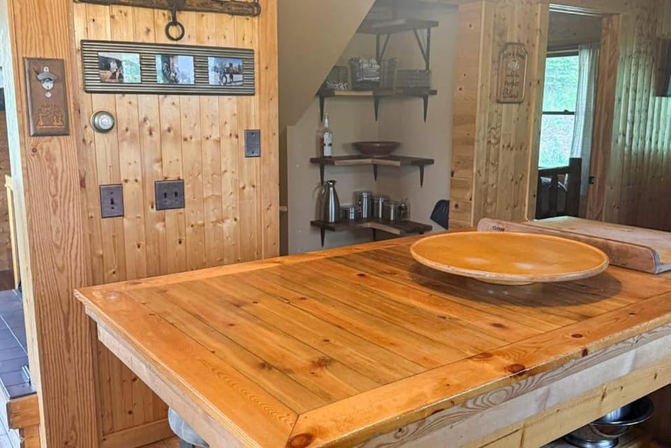 Hot Tub Cabin with Serene Views Cabin in North Lawrence