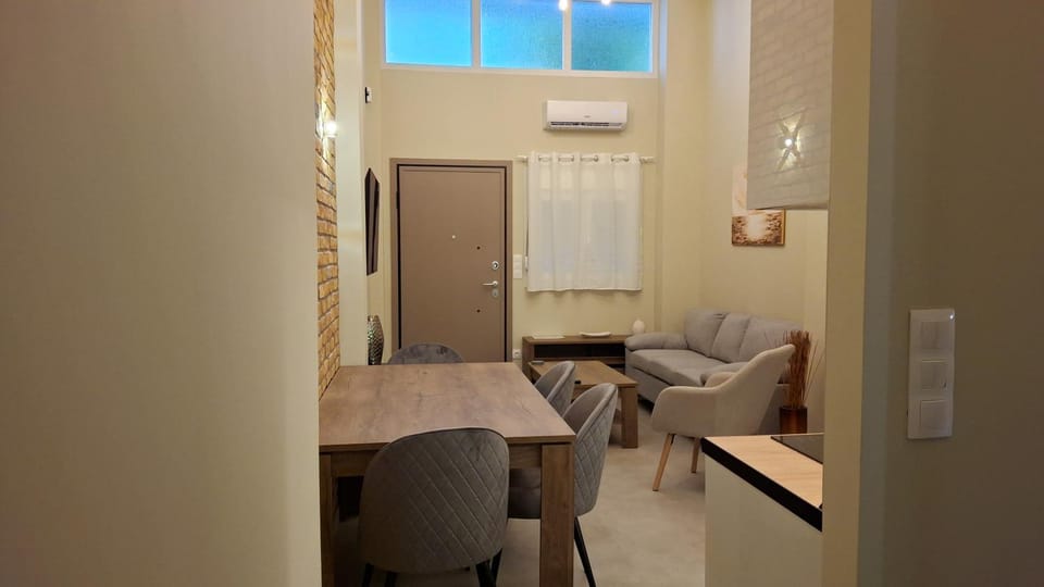 Living room, Seating area, Dining area, air conditioner