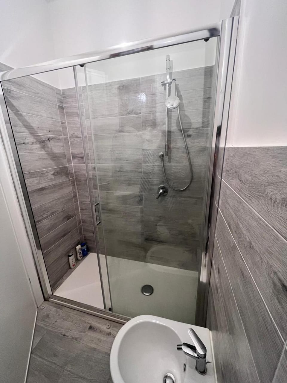 Bathroom, Living room
