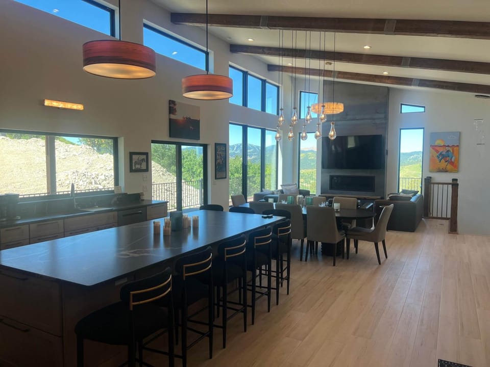 360 Views - Luxury Lodge Sleeps 20 House in Deadwood