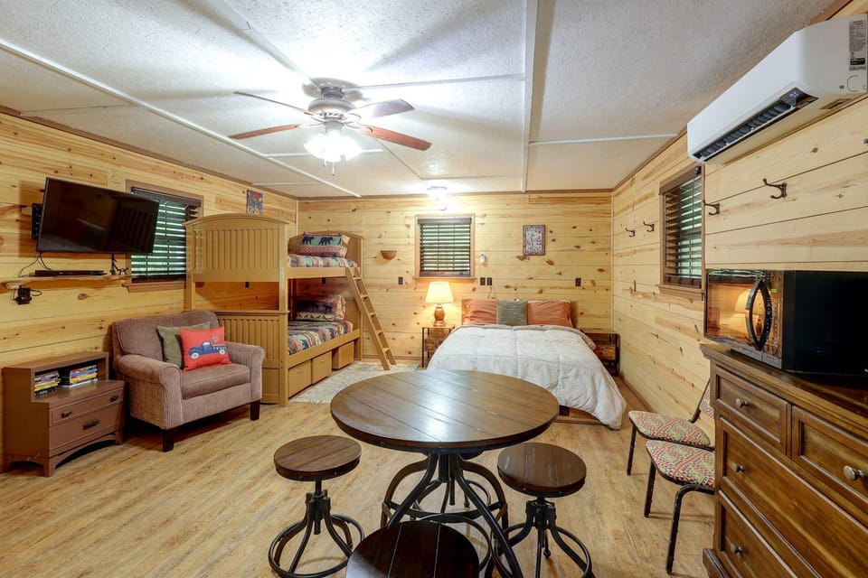 Remote Wolf Pen Gap ATV & Ouachita Hiking Base Apartment in Arkansas