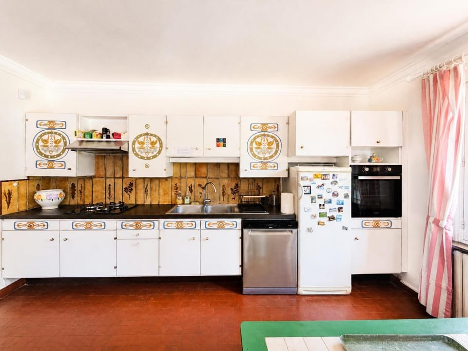 Kitchen or kitchenette, dishwasher, oven, stove, toaster, washing machine