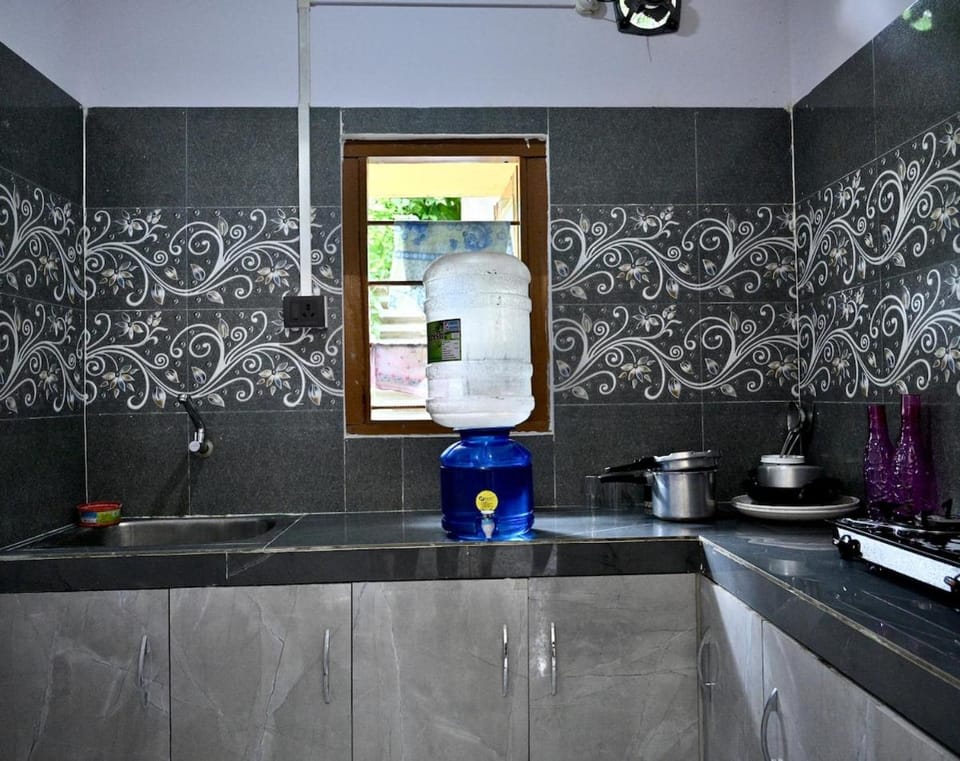 Asamika Abode-Cozy Stay by Airport & Ecom Tower Apartment in India