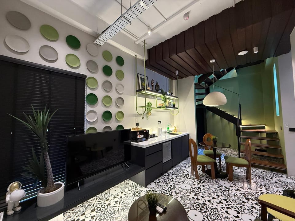 Reserve 40 Melaka l Heritage Stay l 5-Min Walk to Jonker & Step to Riverside Apartment in Malacca