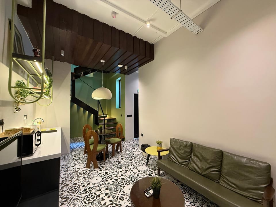 Reserve 40 Melaka l Heritage Stay l 5-Min Walk to Jonker & Step to Riverside Apartment in Malacca