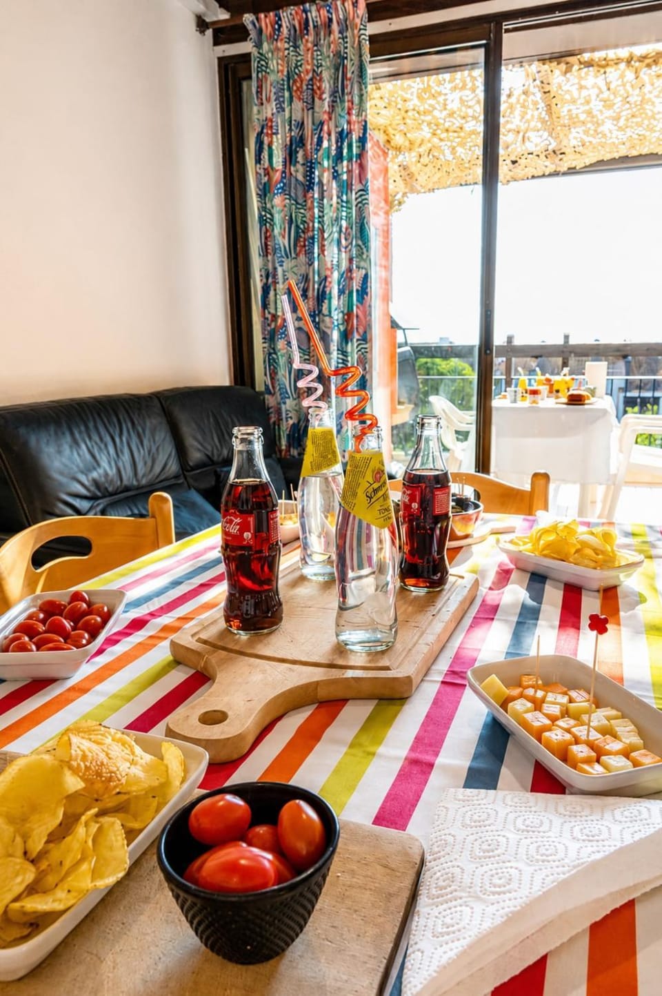 Food and drinks, Dining area, Food, Breakfast, Continental breakfast, Lunch, Dinner, Drinks