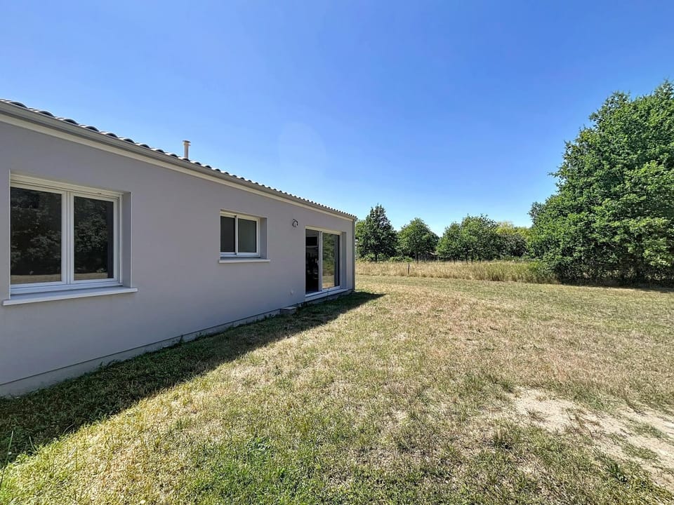 Property building, Day, Natural landscape, Garden, Garden view