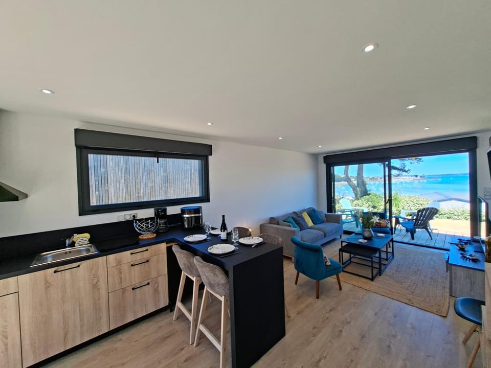 Natural landscape, Kitchen or kitchenette, Living room, Dining area, Sea view
