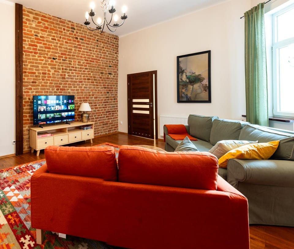 Communal lounge/ TV room, TV and multimedia, Living room, Seating area, Evening entertainment