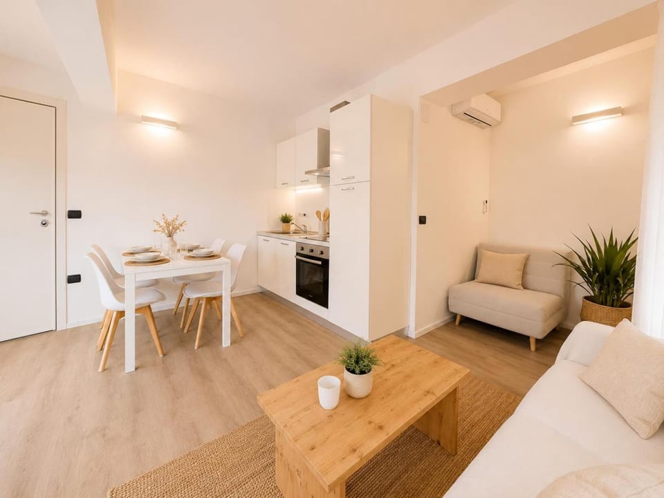 Kitchen or kitchenette, Living room, Seating area, Dining area, air conditioner