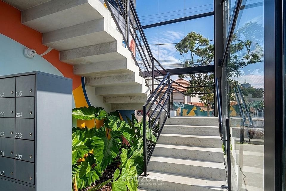 Facade/entrance, Area and facilities