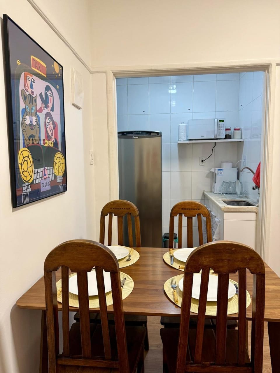 Kitchen or kitchenette, Dining area
